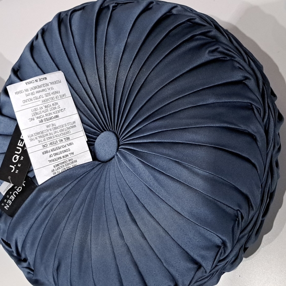 J. Queen New York Alexis Tufted Round Decorative Throw Pillow - Picture 4 of 7